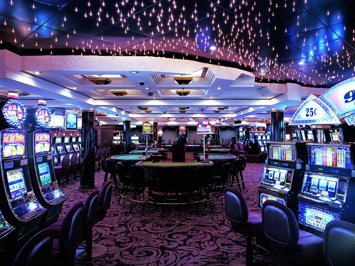 Antarmuka ruang baccarat dan permainan kartu pada kasino mobile KM778